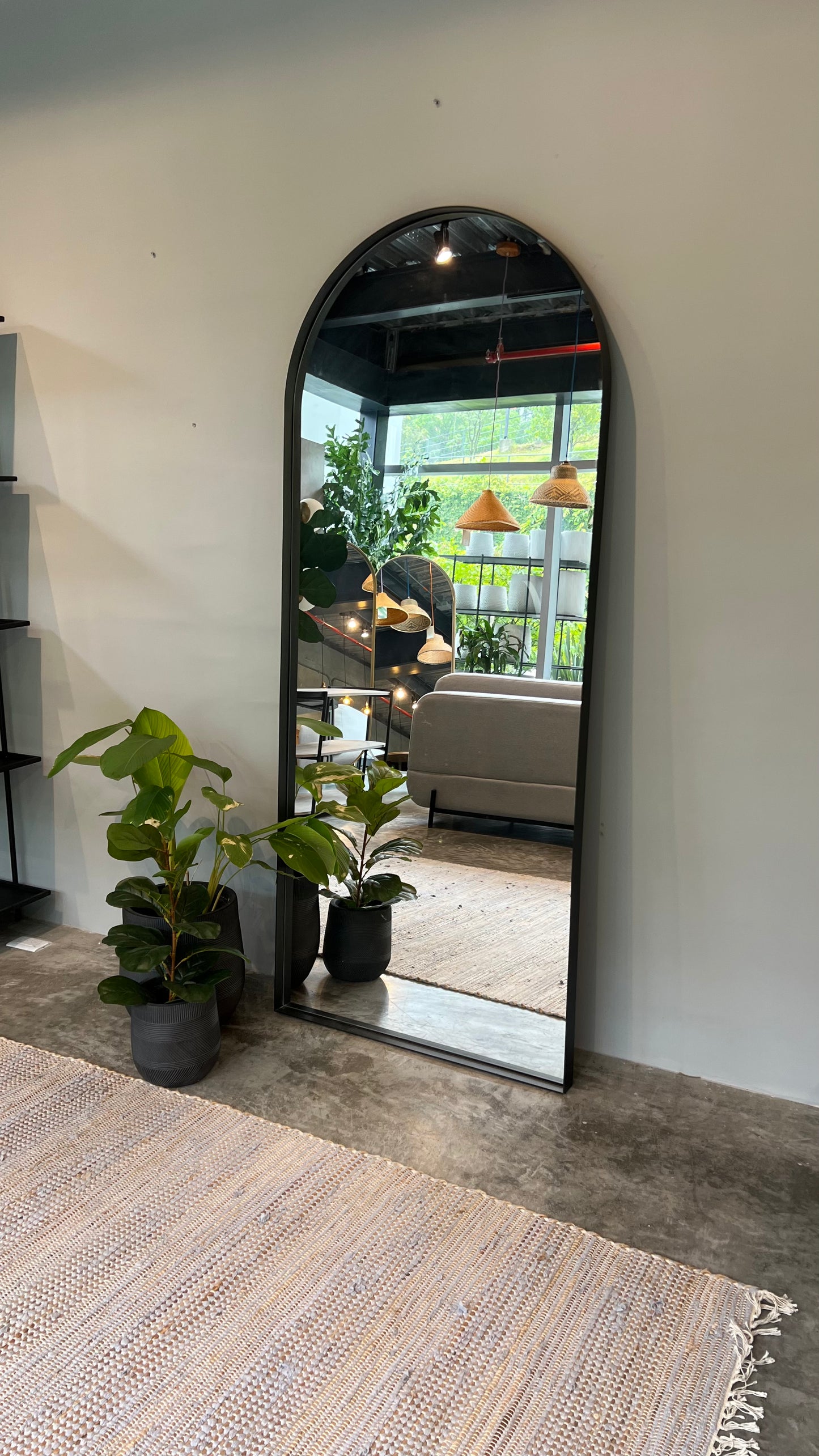 Espejo Migú con marco metálico